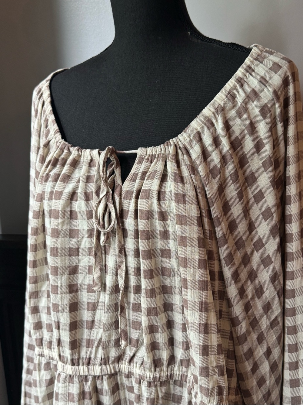 torrid Beige and White Gingham Peasant Tunic 4x nwt - Picture 2 of 7